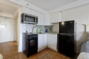 Fridge, microwave, oven, coffee/tea maker