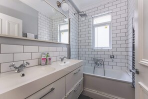 Bathtub, shampoo