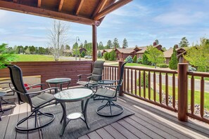 Outdoor dining - Hike & Explore: Show Low Gem w/ Deck & Grill! (Show Low)