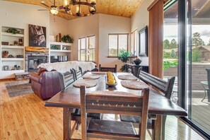 Dining - Hike & Explore: Show Low Gem w/ Deck & Grill! (Show Low)