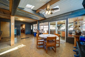 Dining - Rustic & Western House on Lake - Swim & Fish! (Llano)