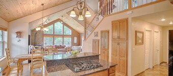 Cabin On NAT'L FOREST! LAKE & CREEK minutes away!