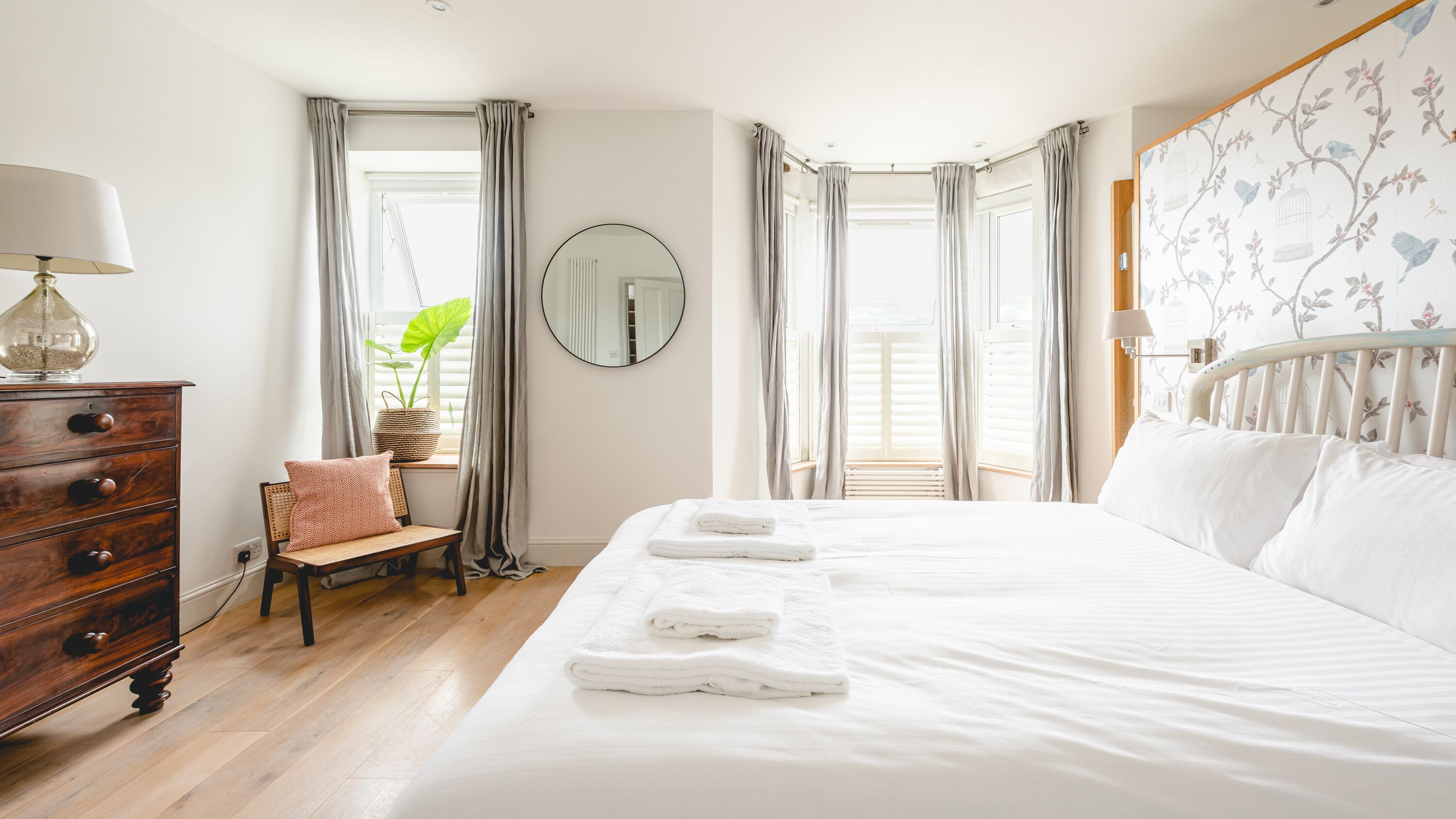 4 bedrooms, iron/ironing board, free WiFi, bed sheets