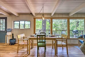 Dining - Loch Lomond Cabin w/ Hot Tub, Near Wineries! (Loch Lomond)