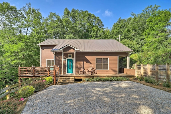 Newland Vacation Rental Cabin | 3BR | 3BA | 8 Guests | 1,554 Sq Ft