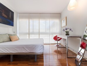 2 bedrooms, iron/ironing board, internet, bed sheets