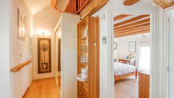 2 slaapkamers, een strijkplank/strijkijzer, gratis wifi, beddengoed