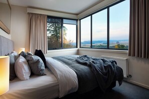 4 makuuhuonetta, työpöytä, silitysrauta/-lauta, Wi-Fi