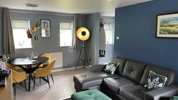 Executive Suite | Living area | 49-inch TV with digital channels