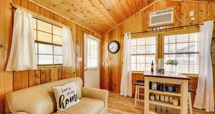 Couples Cabin w/ Luxury Deck, 1 Mi to Canyon Lake!