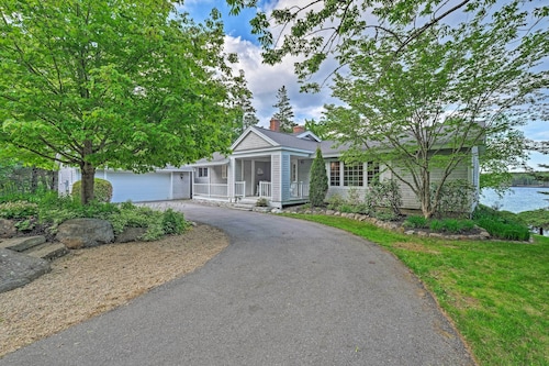 Lovely Waterfront Owls Head Home w/ Own Beach