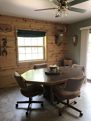 Dining - 3 BR Home - enjoy tranquil, relaxing fun in the woods of Lewiston, Michigan (Lewiston)