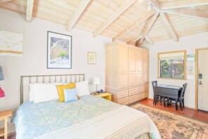 4 bedrooms, desk, iron/ironing board, travel crib