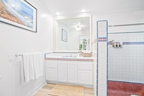 Combined shower/bathtub, hair dryer, towels, soap