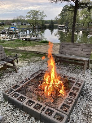 Property grounds - Private, Waterfront, Ultra-clean, Pet friendly, Kayaks, Canoe, Firepit, more! (Reedville)