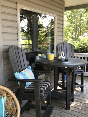 Outdoor dining - Private, Waterfront, Ultra-clean, Pet friendly, Kayaks, Canoe, Firepit, more! (Reedville)