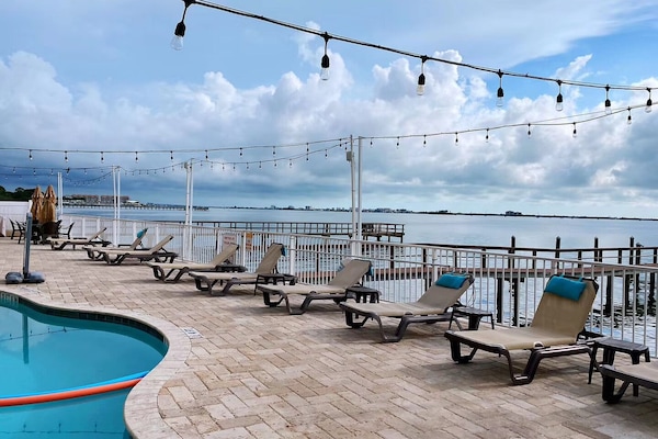 حمّام سباحة خارجي، حمّام سباحة مُدفَّأ