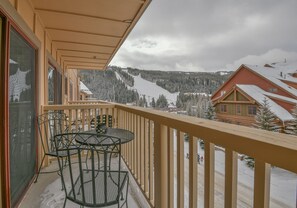 尊贵公寓式客房, 2 间卧室, 阳台, 度假村景观 (Red Hawk Lodge 2295) | 客房景观