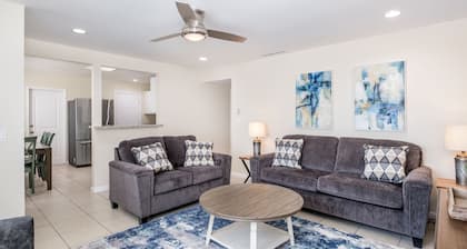 Peaceful Getaway in Clovis, Cozy 4Bed/2Bath