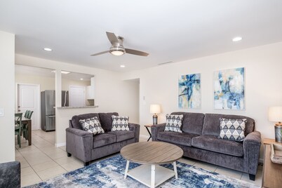 Peaceful Getaway in Clovis, Cozy 4Bed/2Bath