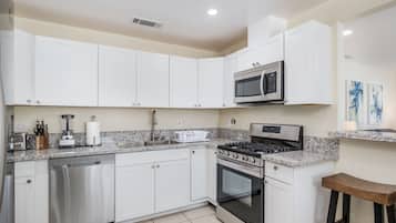 Microwave, dishwasher, coffee/tea maker, cookware/dishes/utensils