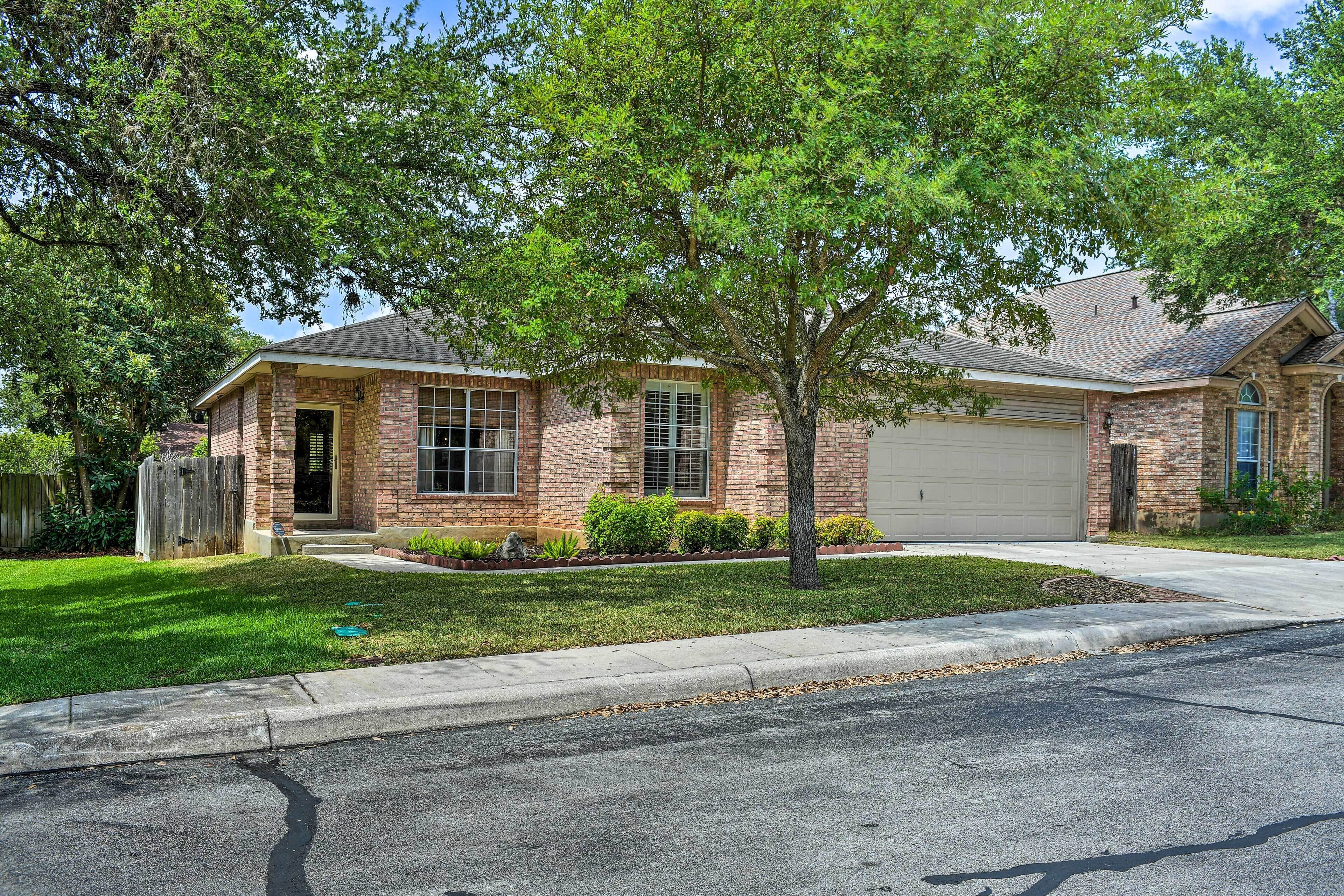 Upscale San Antonio Home w/ Screened-In Porch
