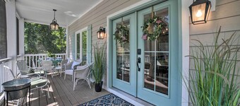 Bright & Airy Home: Chef's Kitchen & Pro Decor!