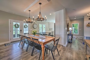 Dining - Bright & Airy Home: Chef's Kitchen & Pro Decor! (Michigan City)