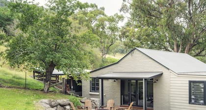 The River Cottage - Idyllic river side cottage