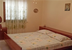 2 chambres, fer et planche à repasser, Wi-Fi, draps fournis