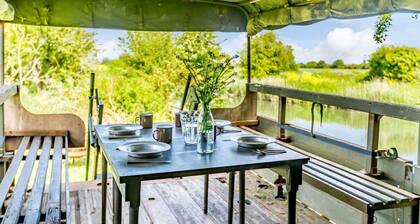 Large 6 bedroom luxury holiday home in the Cotswolds with a hot tub - Folly View