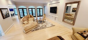 Smart TV, fireplace, DVD player, table football