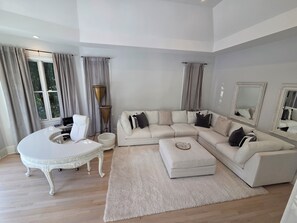 Smart-TV, peis, DVD-spiller og fotballspill