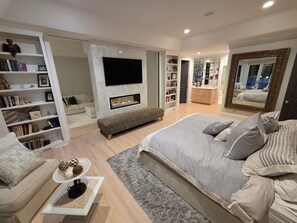 4 bedrooms, in-room safe, desk, iron/ironing board