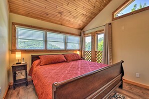 4 habitaciones y espacio para trabajar con laptop 