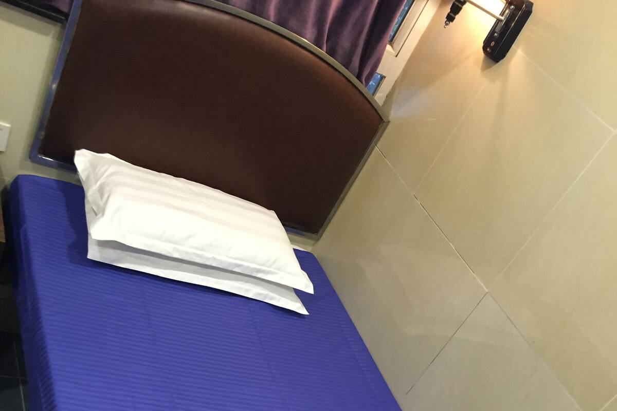 单人房 | 隔音、免费 WiFi、床单
