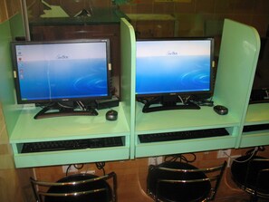 Schallisolierte Zimmer, kostenloses WLAN, Bettwäsche