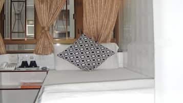 Quartos à prova de som, Wi-Fi de cortesia, roupa de cama