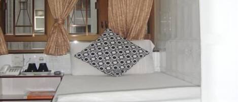 Soundproofing, free WiFi, bed sheets