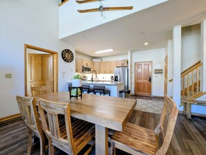 Dining - Perfect for Families, Quick Walk to River Run! (Keystone)