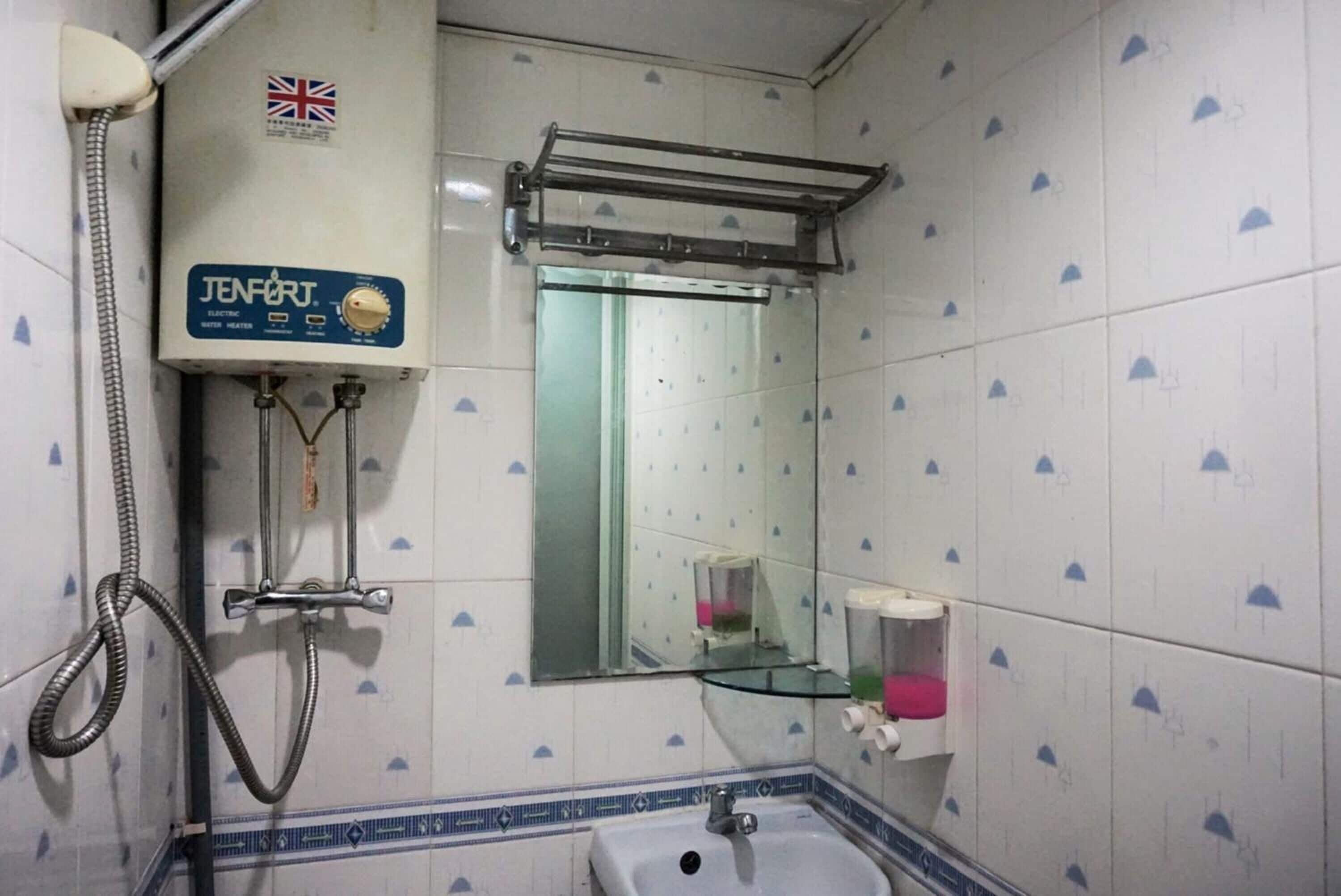 Photo - City HK Guest House 24 HOUR RECEPTION Block D & E 10TH FLOOR