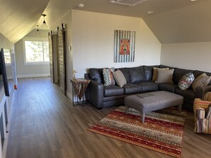 TV - The Flat at Flathead Lake (Bigfork)