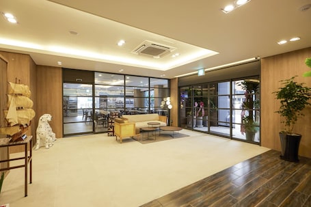 Área de estar no saguão. Browndot Hotel Suwon City Hall