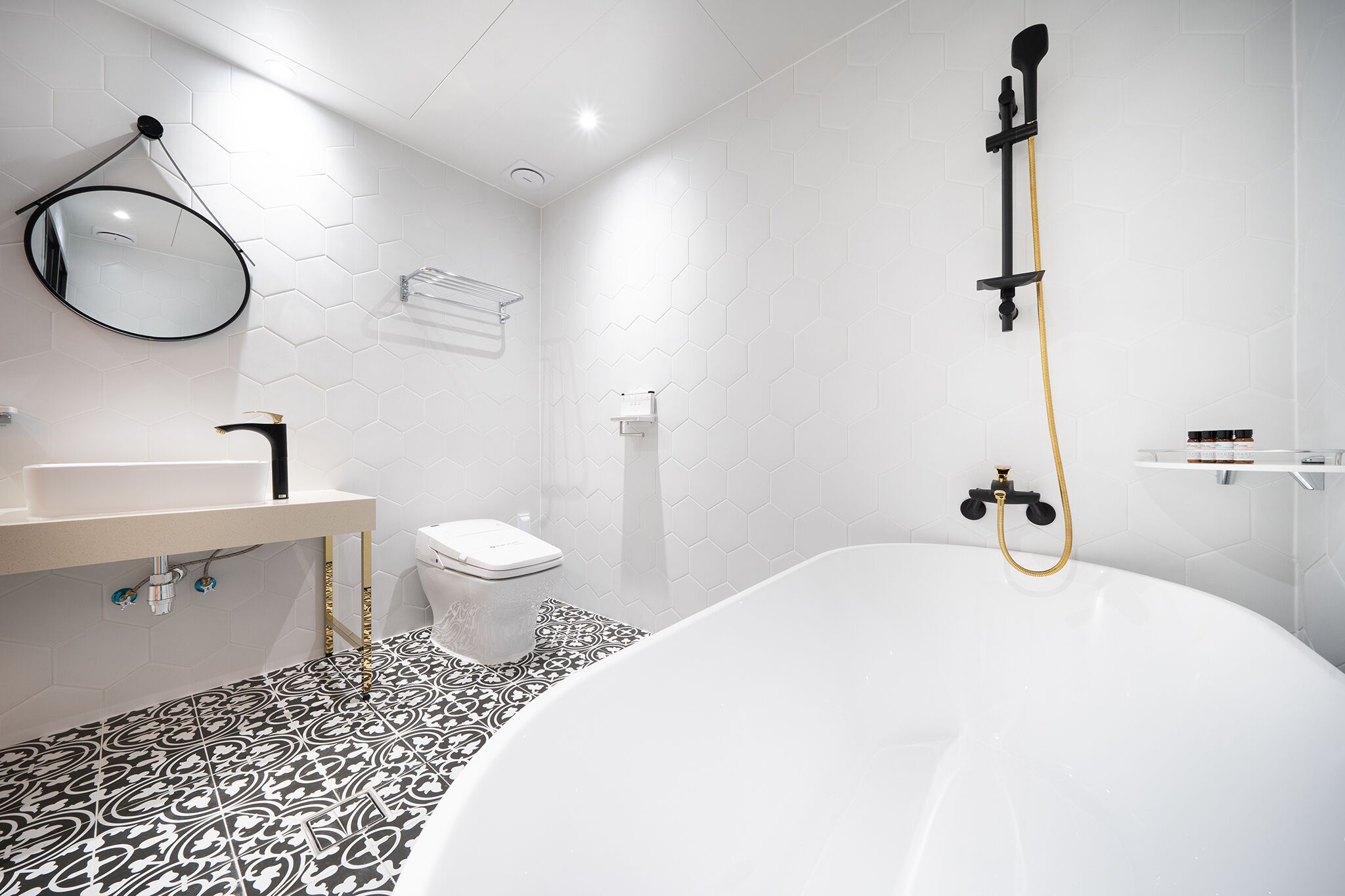 suite room | bathroom | free toiletries, hair dryer, slippers, towels