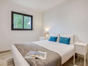 4 habitaciones, escritorio y acceso a internet 