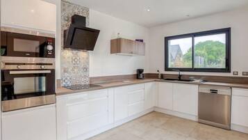 Réfrigérateur, micro-ondes, four, lave-vaisselle