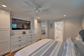 3 bedrooms, desk, iron/ironing board, travel cot
