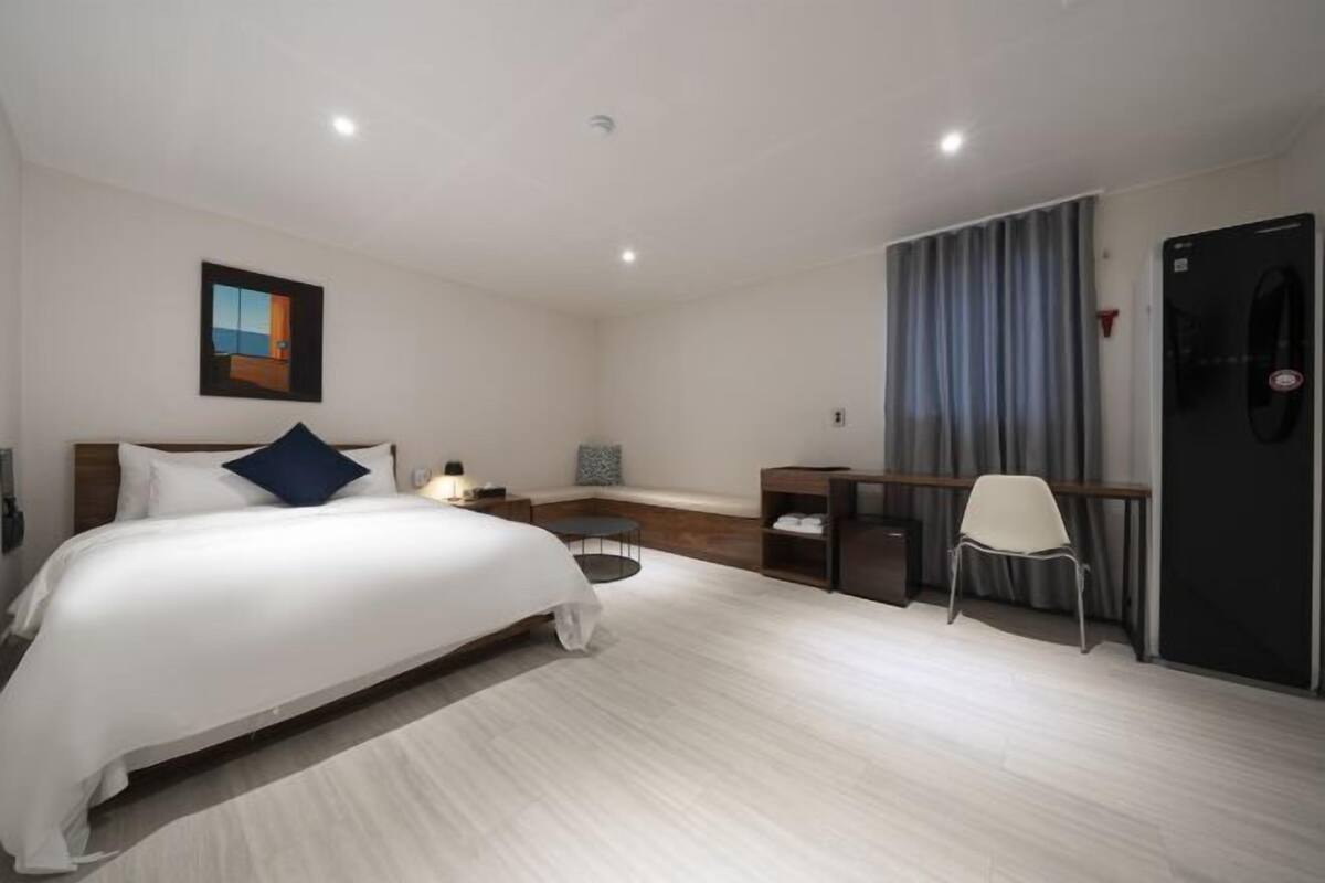 Premium bedding, desk, laptop workspace, soundproofing