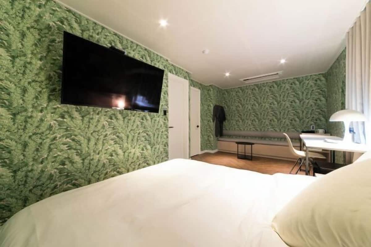 Premium bedding, desk, laptop workspace, soundproofing