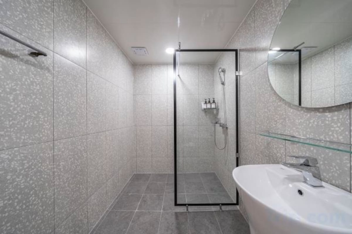 Shower, free toiletries, hair dryer, bathrobes